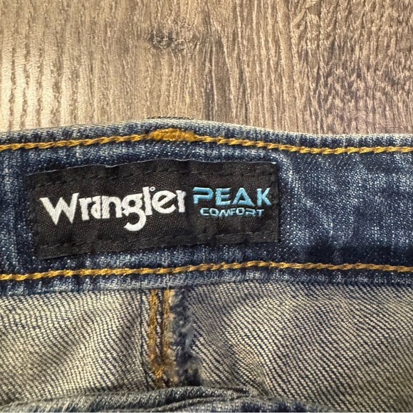 Wrangler peak comfort relaxed boot Men's Classic Blue Straight Jeans size 36x32 - Picture 10 of 15